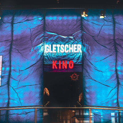 Eingang zum Gletscher Kino.